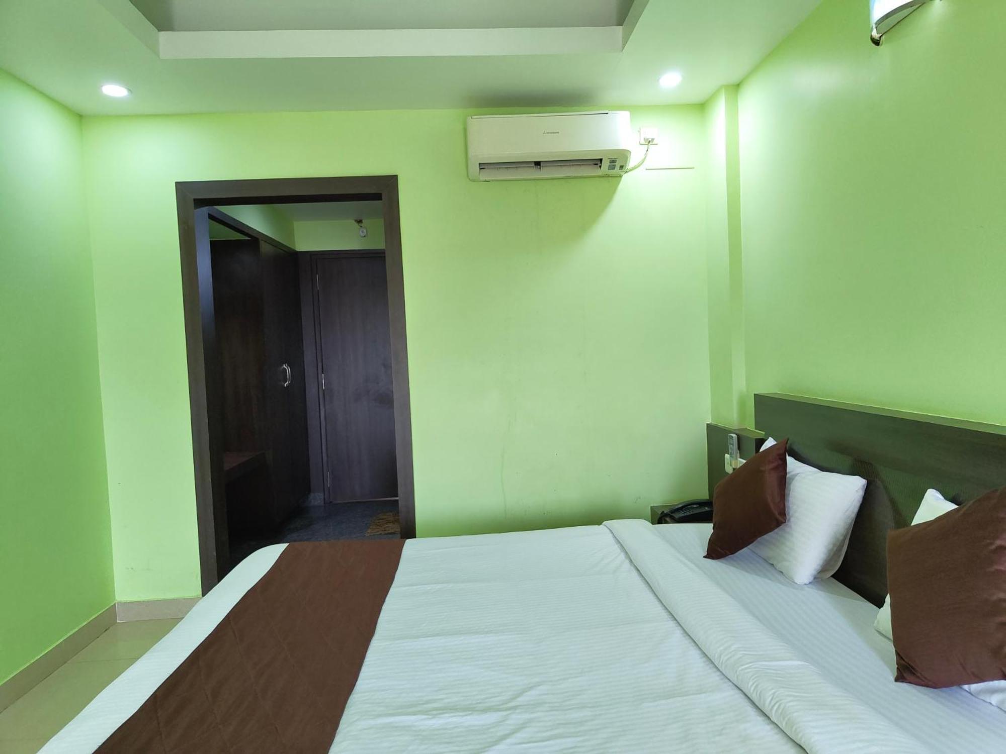 Hotel Deep Ganga Inn Puri Near Iskcon Temple1400M - Lift-And-Parking-Facilities-Restaurant Available - Excellent Customer Choice- Best Seller Exterior photo